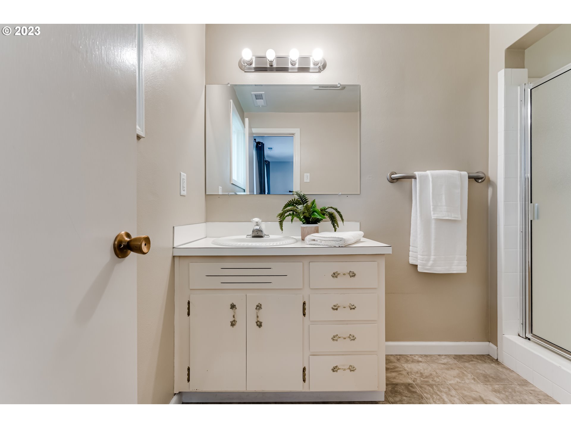 2548 16th Street Springfield, OR 97477 - Photo 21 of 35 a bathroom with a sink vanity and a mirror