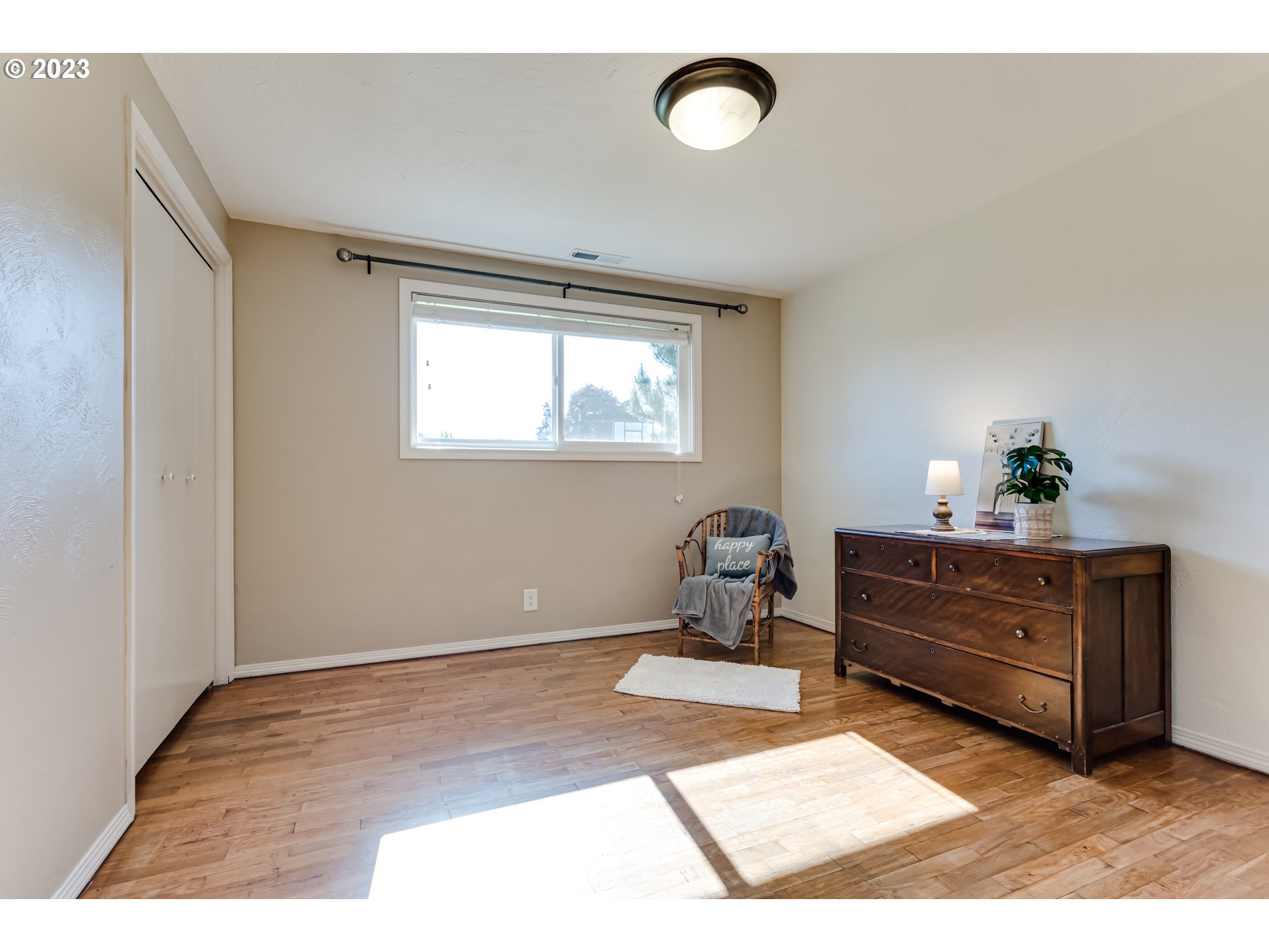 2548 16th Street Springfield, OR 97477 - Photo 26 of 35 a room with furniture and window