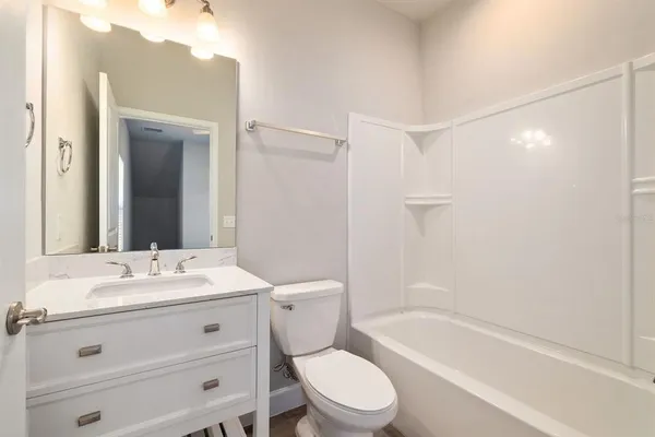 $3,025 | 622 Northwest 3rd Avenue, Unit 2, Gainesville, FL 32601