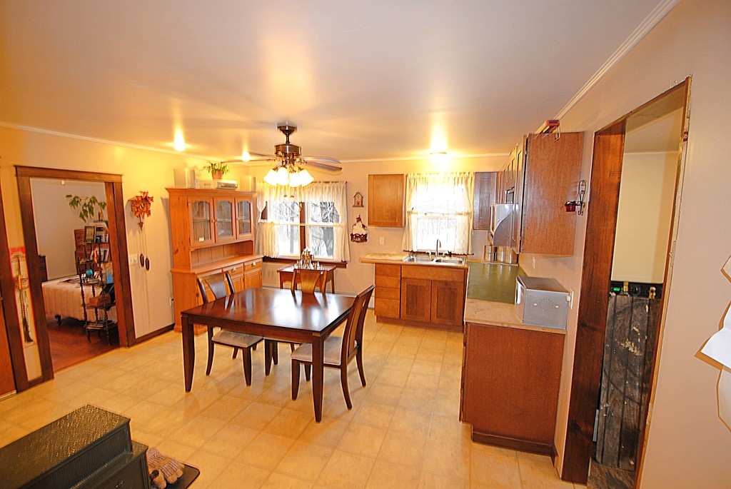 316 River Road Lincoln, RI 02865 - Photo 4 of 25