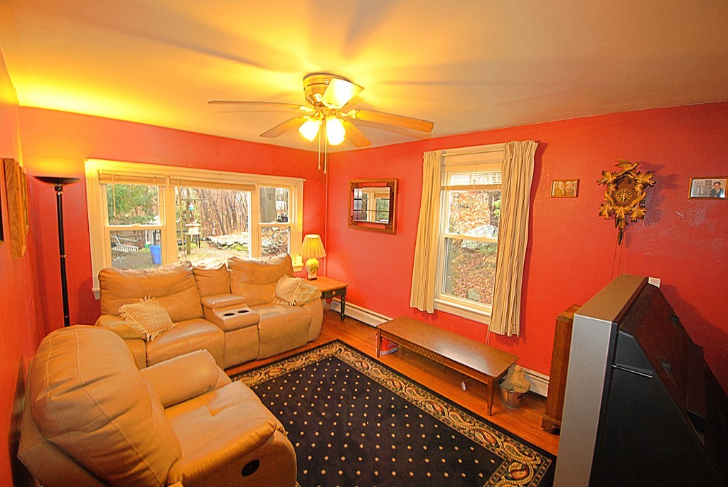 316 River Road Lincoln, RI 02865 - Photo 10 of 25