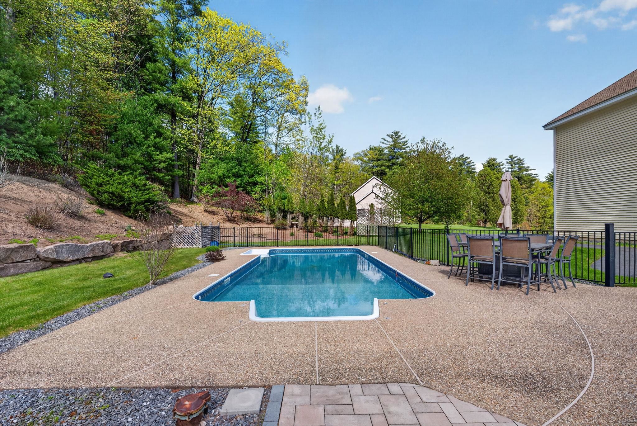 5 Cobblestone Road Pelham, NH 03076 - Photo 55 of 60