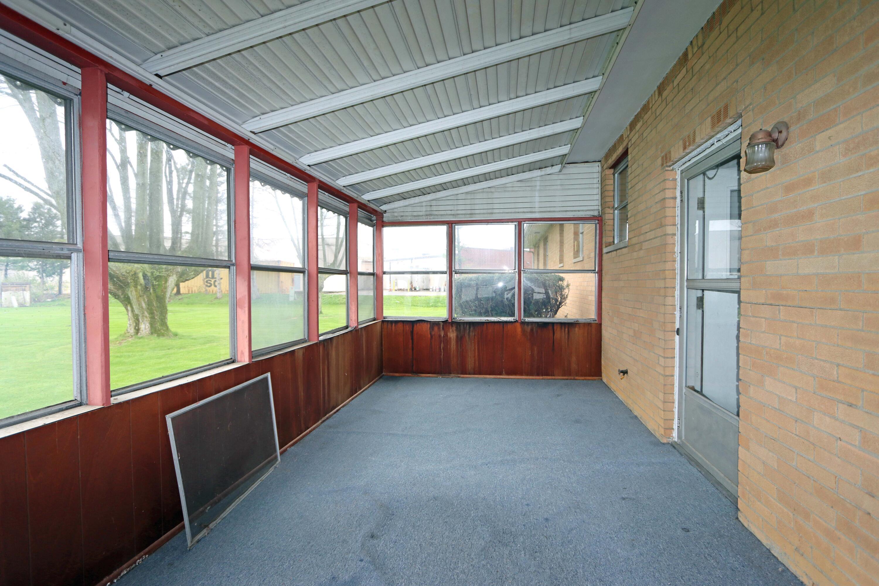 3761 Snouffer Road Columbus, OH 43235 - Photo 27 of 39 Large Screened Porch