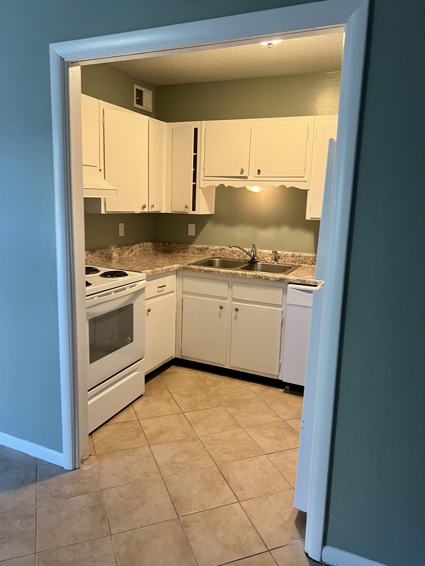 1438 North Meridian Road, Unit 3 Tallahassee, FL 32303 - Photo 3 of 22