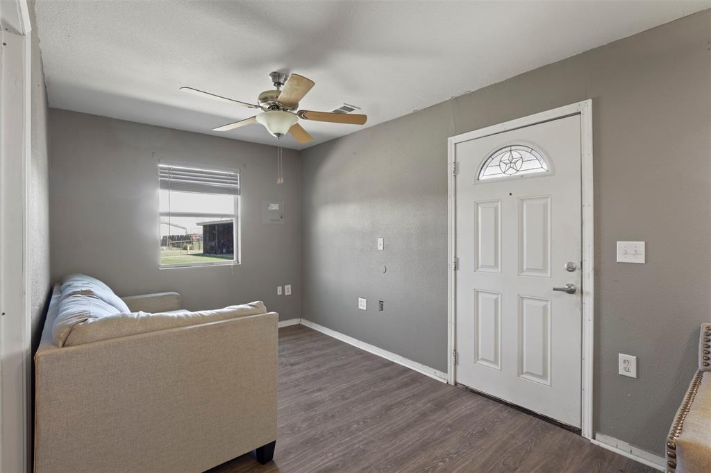 1556 John Wayne Road Kaufman, TX 75142 - Photo 22 of 33 a living room with furniture and a window