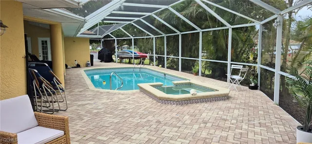 a view of yard with green space