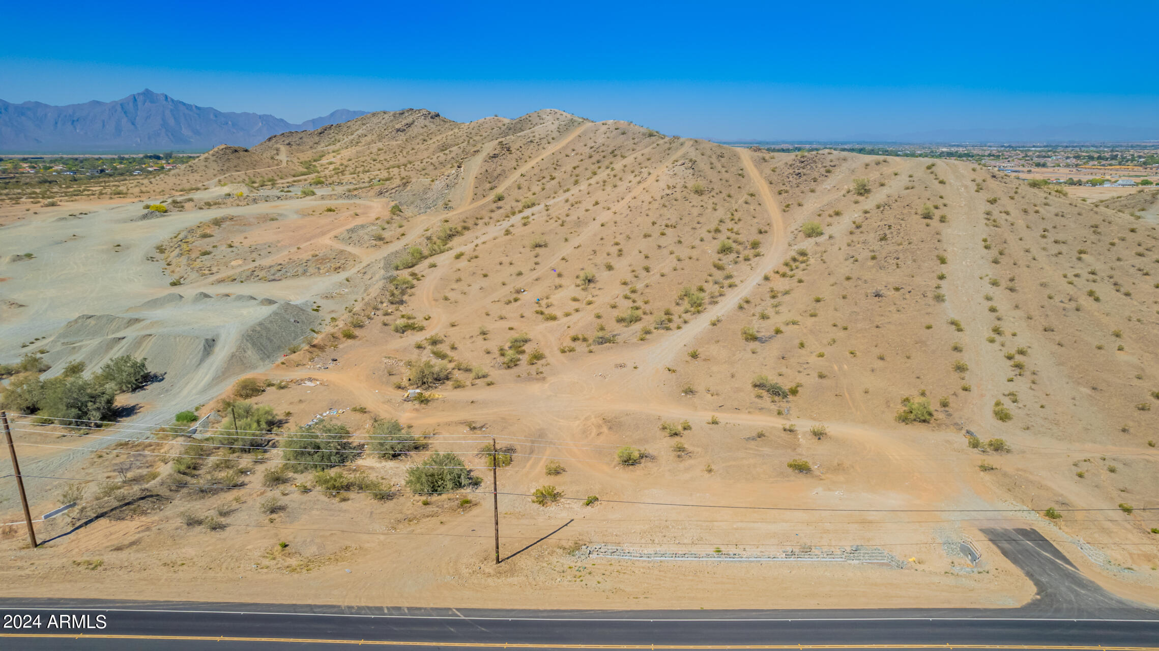 10500 South 35th Avenue, Unit MB Laveen, AZ 85339 - Photo 8 of 15 a view of a dry yard with wooden floor