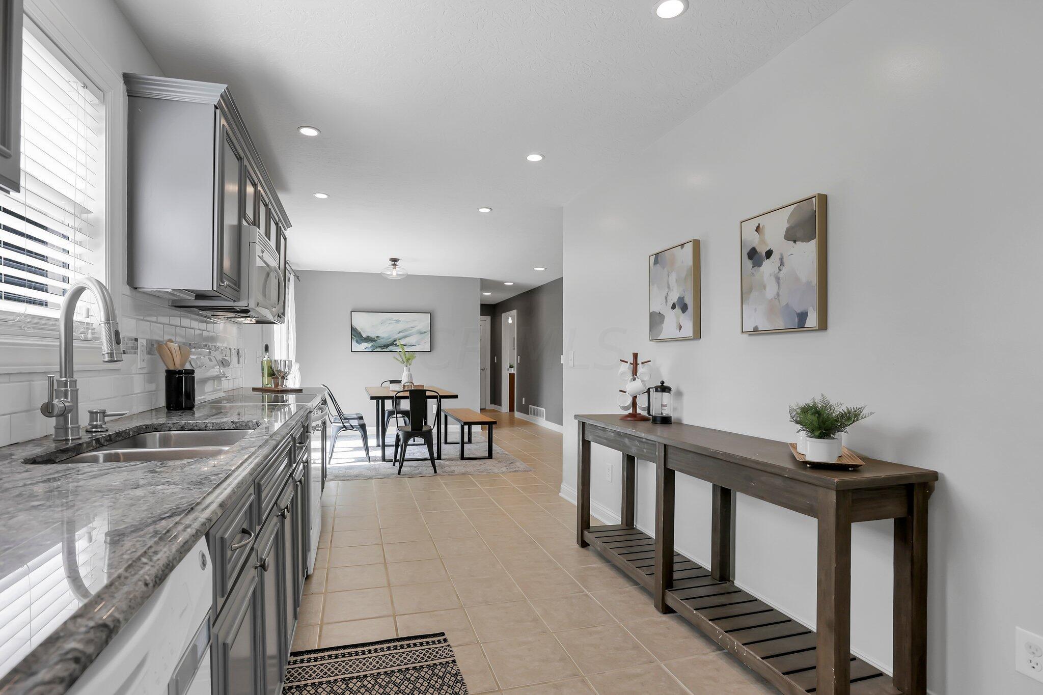 10980 Gorsuch Road Galena, OH 43021 - Photo 11 of 57 View of Kitchen & Eat-In Space