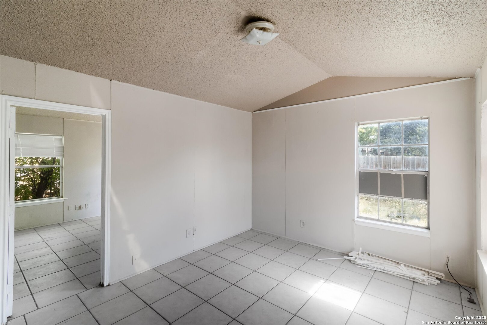 3620 Rivas Street San Antonio, TX 78228 - Photo 11 of 15 an empty room with windows