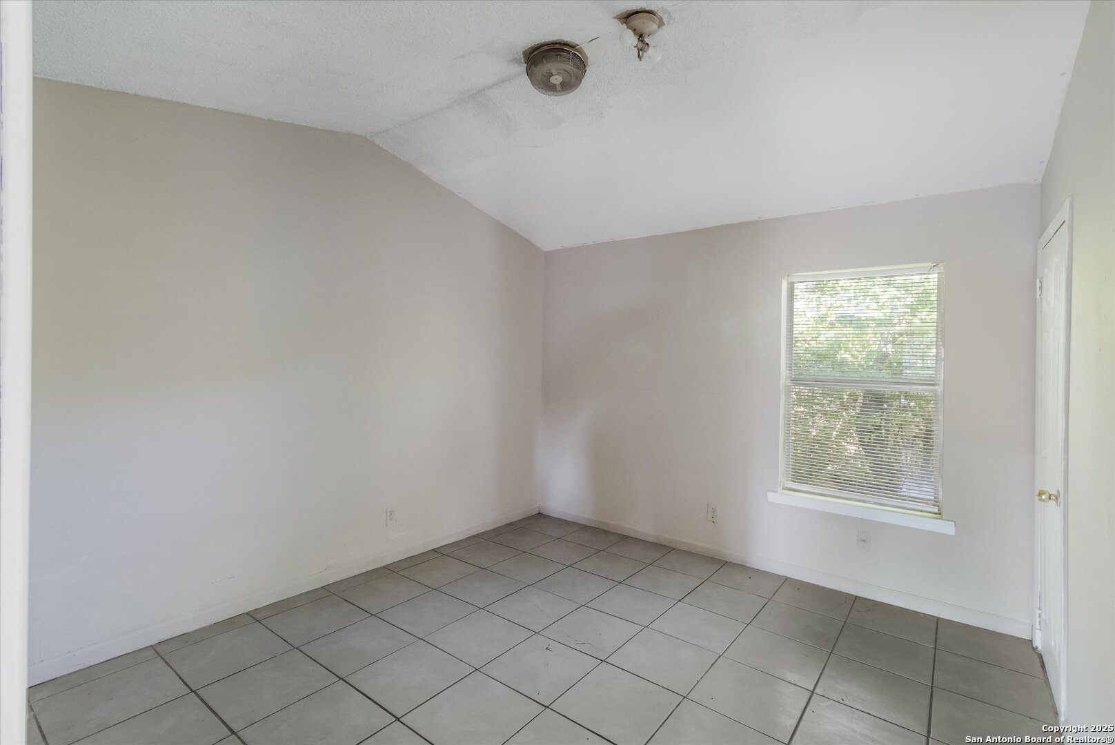 3620 Rivas Street San Antonio, TX 78228 - Photo 13 of 15 an empty room with windows