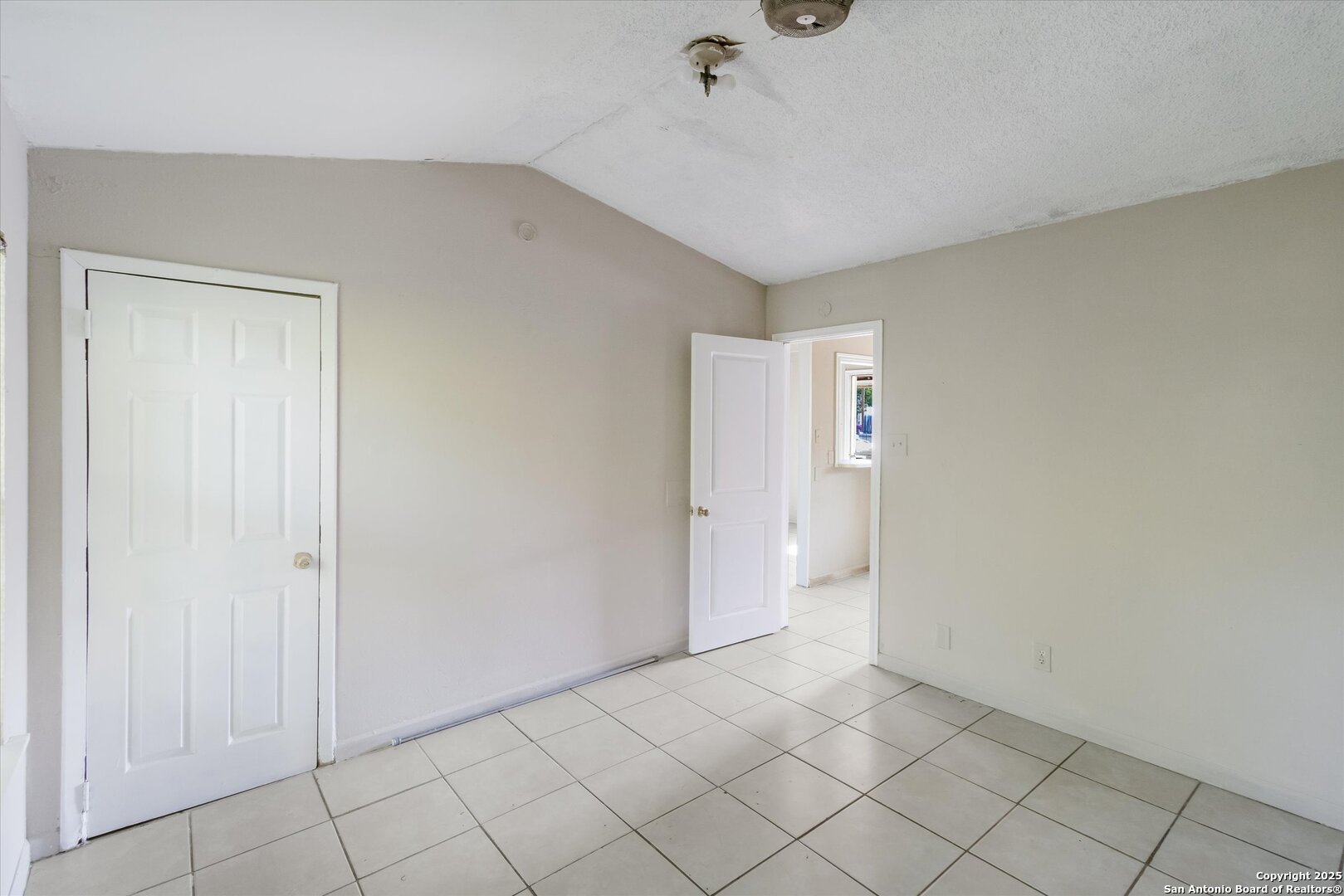 3620 Rivas Street San Antonio, TX 78228 - Photo 14 of 15 a view of an empty room and window