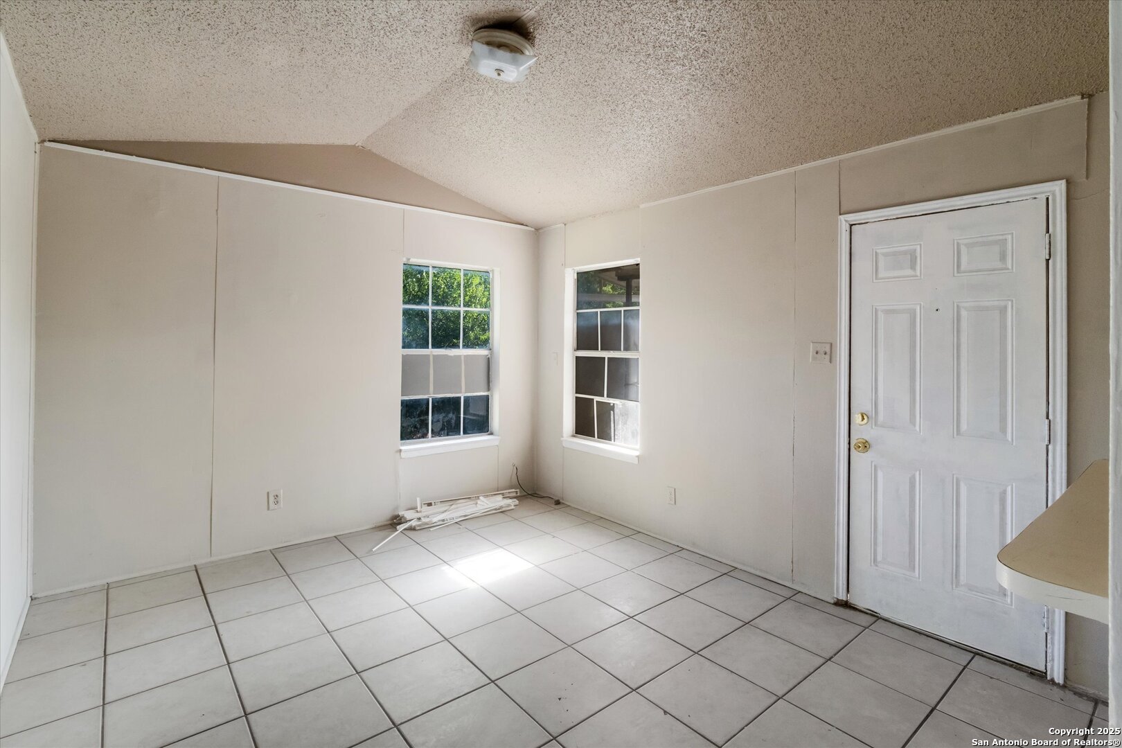3620 Rivas Street San Antonio, TX 78228 - Photo 8 of 15 an empty room with windows