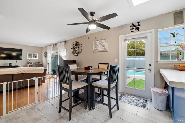 $895,000 | 831 Wood Lane, Petaluma, CA 94954