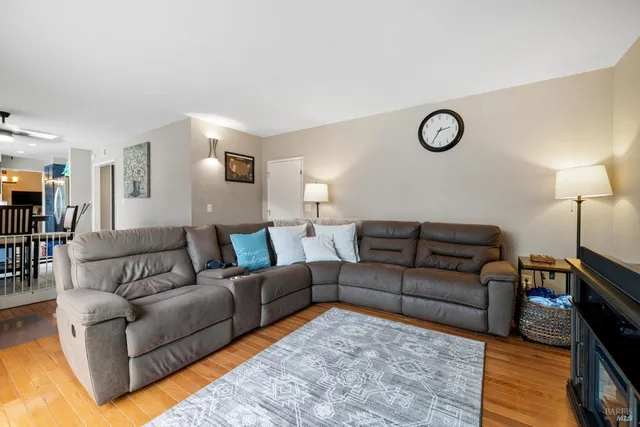 $895,000 | 831 Wood Lane, Petaluma, CA 94954