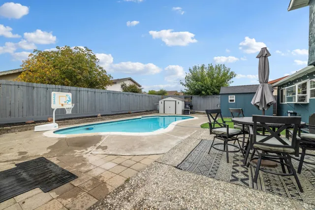 $895,000 | 831 Wood Lane, Petaluma, CA 94954