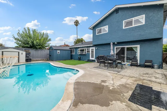 $895,000 | 831 Wood Lane, Petaluma, CA 94954