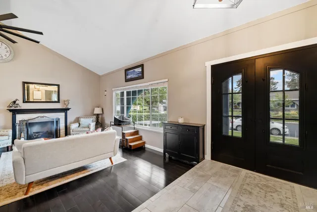 $895,000 | 831 Wood Lane, Petaluma, CA 94954