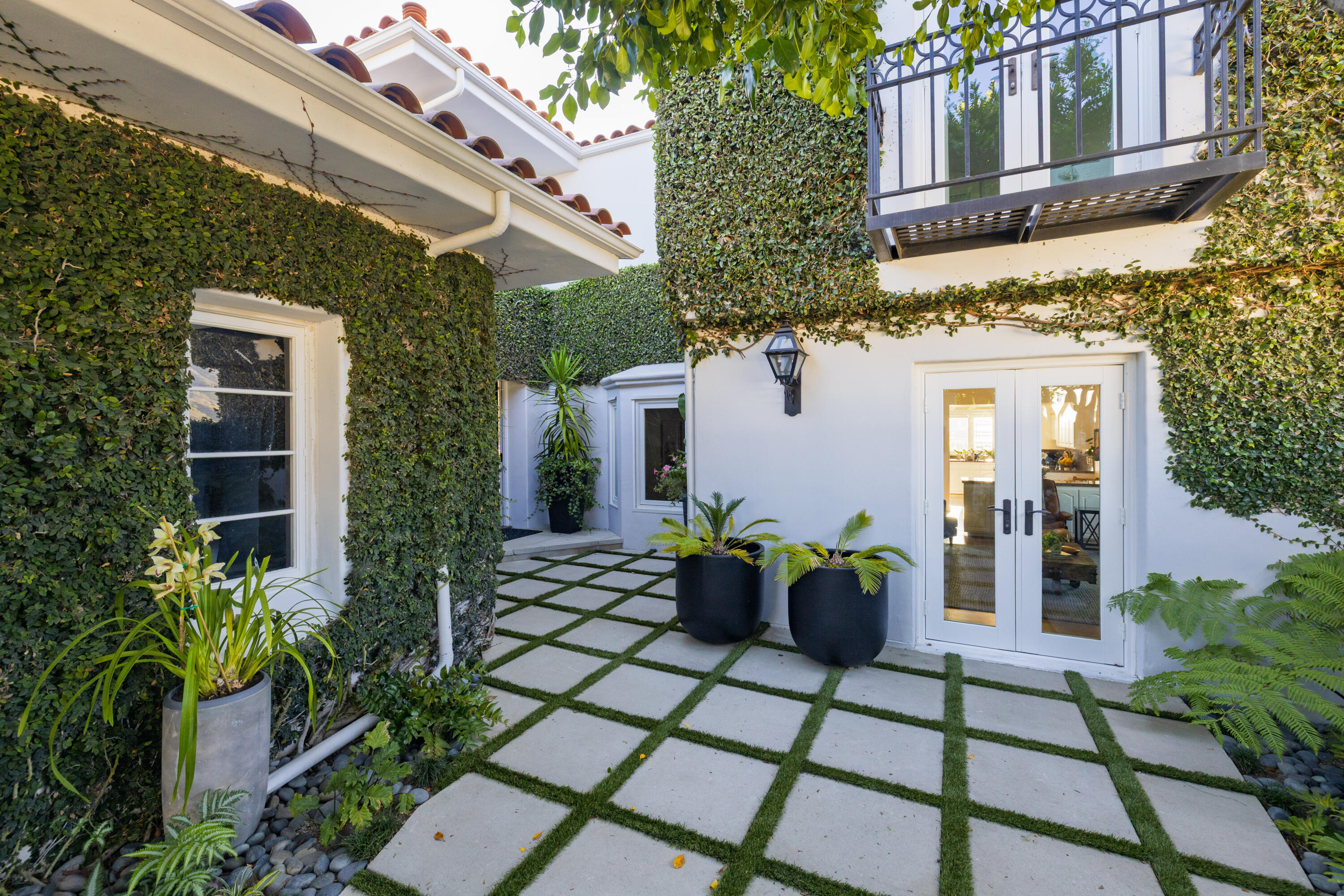 127 Via Alicia Santa Barbara, CA 93108 - Photo 9 of 33 127 Via Alicia_0007