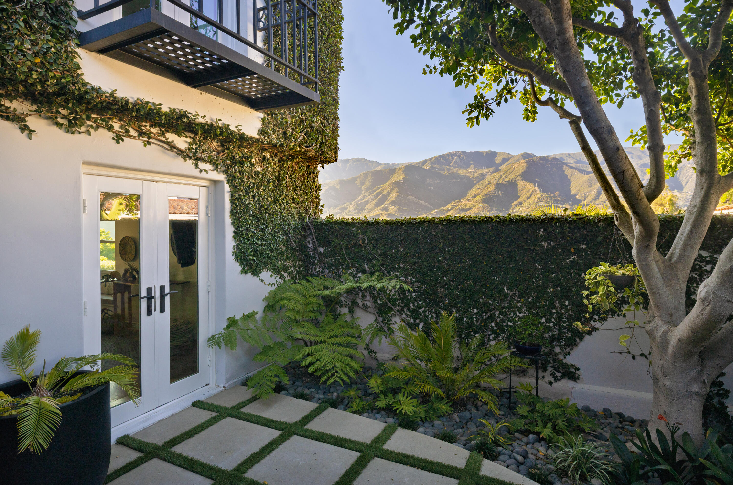 127 Via Alicia Santa Barbara, CA 93108 - Photo 10 of 33 127 Via Alicia_0008