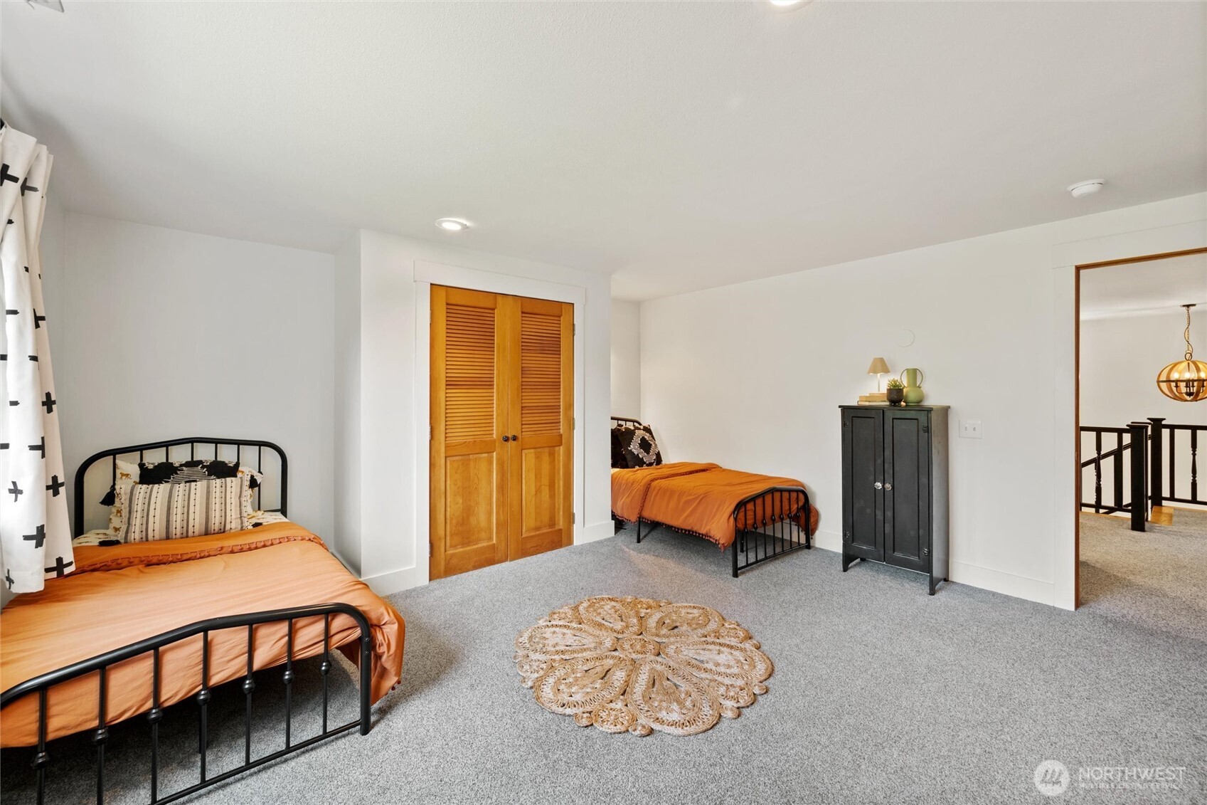 706 Fieldston Road Bellingham, WA 98225 - Photo 32 of 40 a bedroom with a bed and a lamp