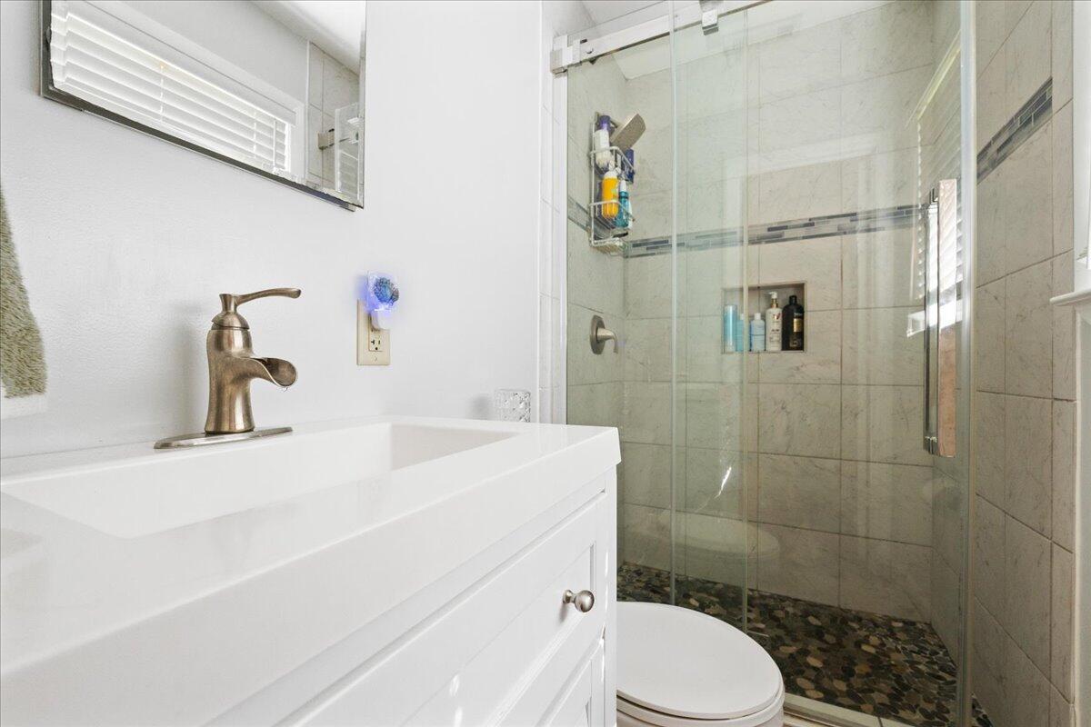 1104 Hawthorne Road Hanahan, SC 29410 - Photo 13 of 19 Owner's Ensuite