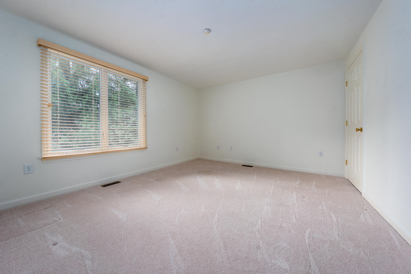 20 North Ridge Road Mashpee, MA 02649 - Photo 10 of 14 an empty room with a window