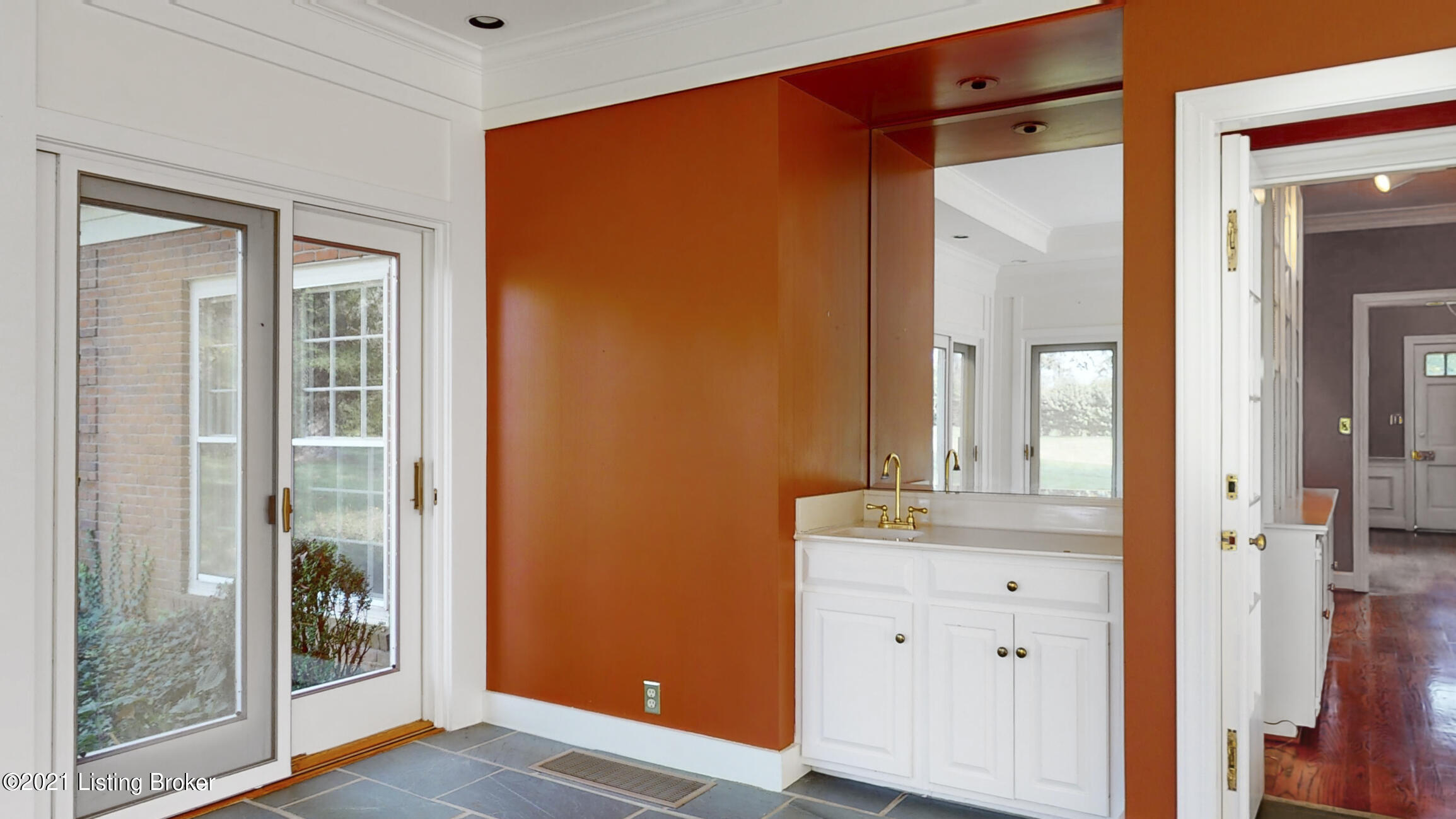 13019 Surrey Road Goshen, KY 40026 - Photo 29 of 56 WET BAR