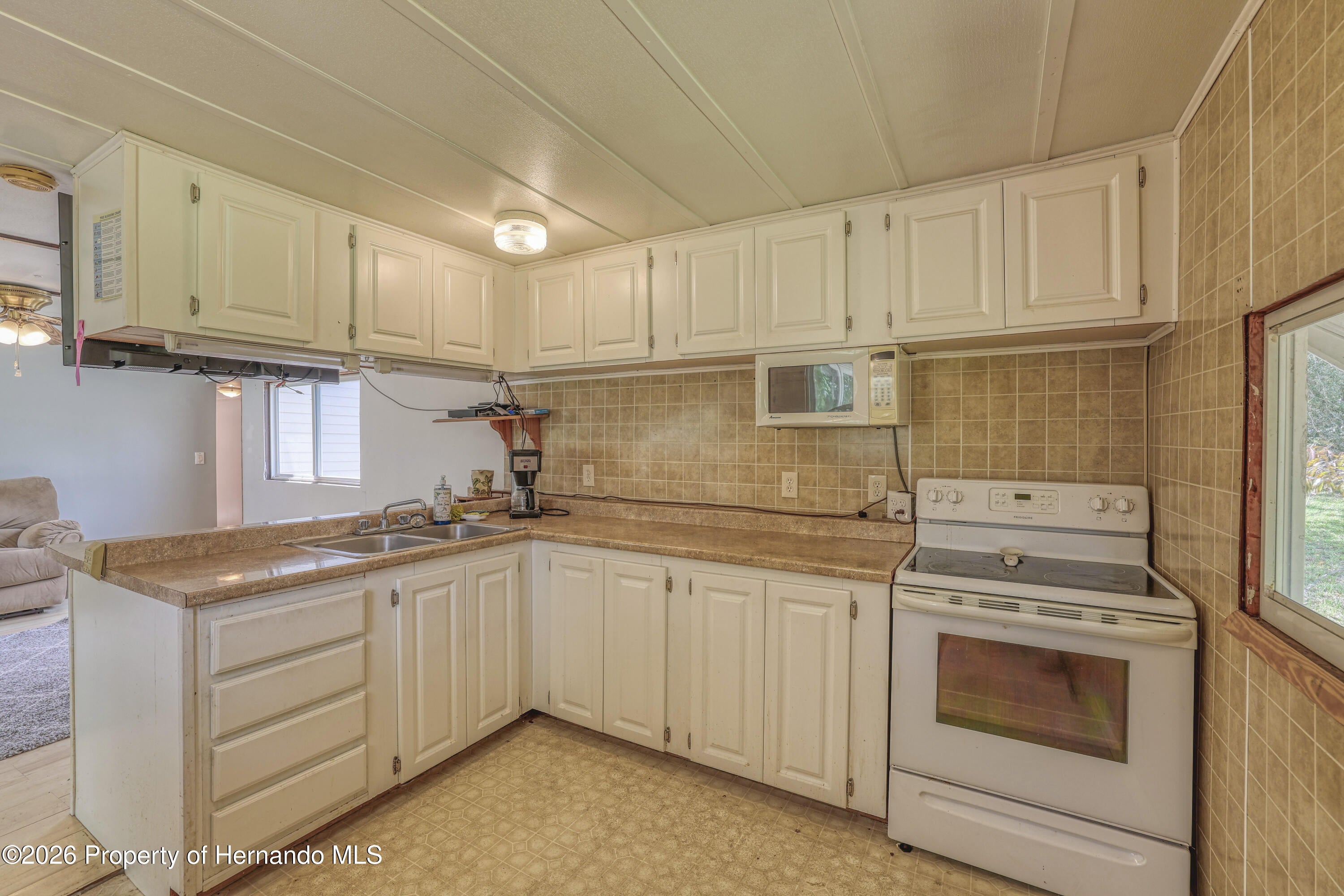 11390 Maripoe Road Weeki Wachee, FL 34614 - Photo 11 of 41 Gallery Image 11
