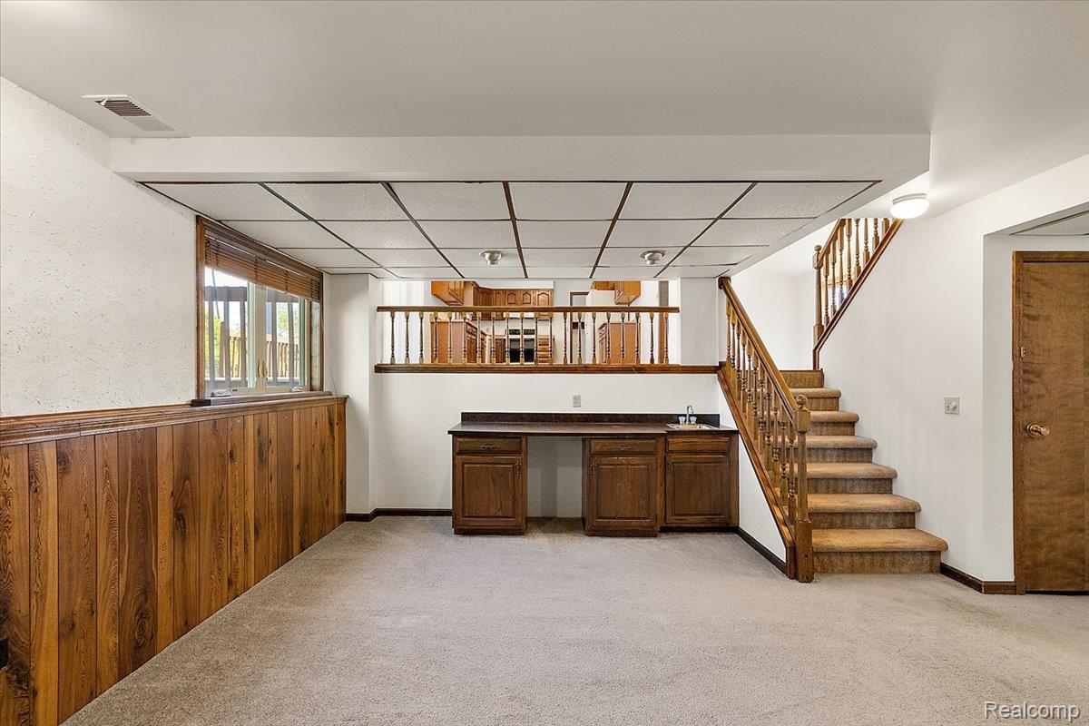 1081 Eagle Nest Drive Rochester, MI 48306 - Photo 21 of 67 Family Room with Wet Bar