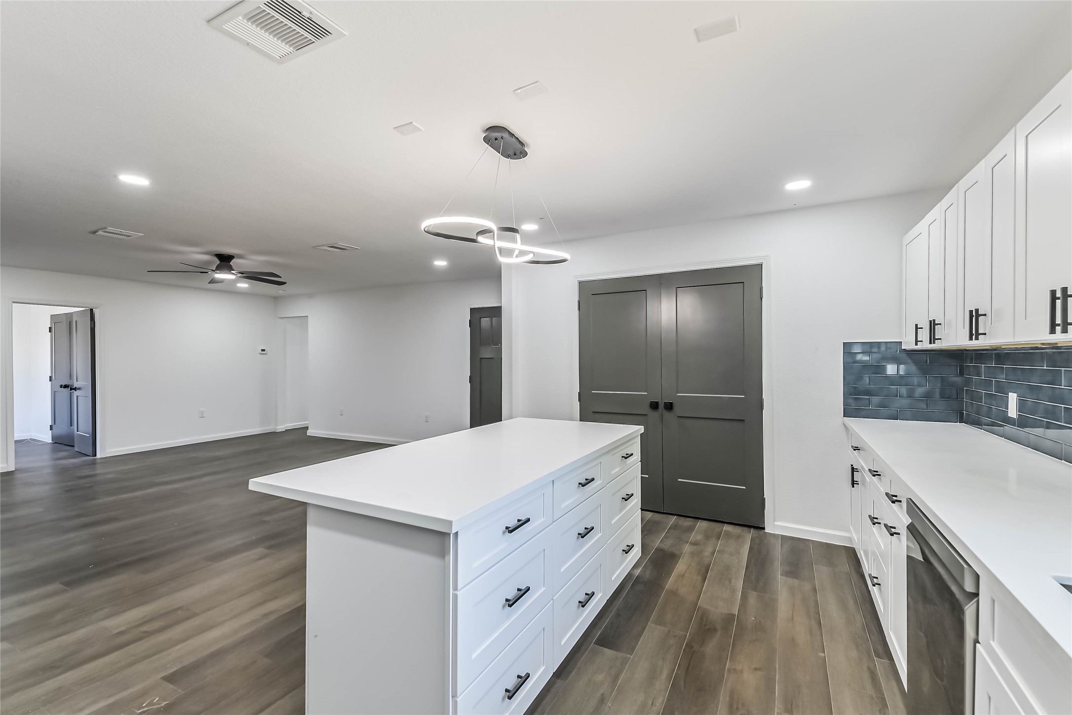135 East Janisch Road Houston, TX 77022 - Photo 6 of 11