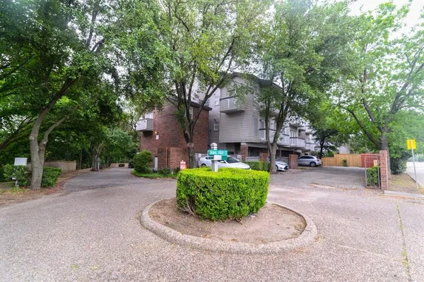 $1,625 | 7474 Fair Oaks Avenue, Unit 7413, Dallas, TX 75231