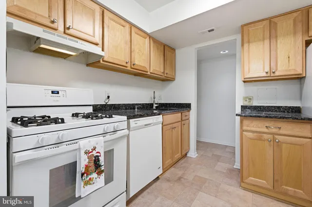 $189,000 | 6043 Majors Lane, Unit 3 E9, Columbia, MD 21045