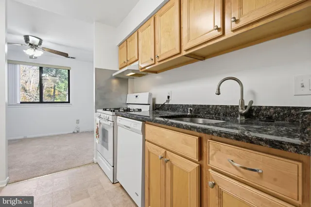 $189,000 | 6043 Majors Lane, Unit 3 E9, Columbia, MD 21045