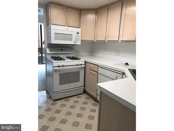 $3,450 | 1326-42 Spruce Street, Unit 703, Philadelphia, PA 19107