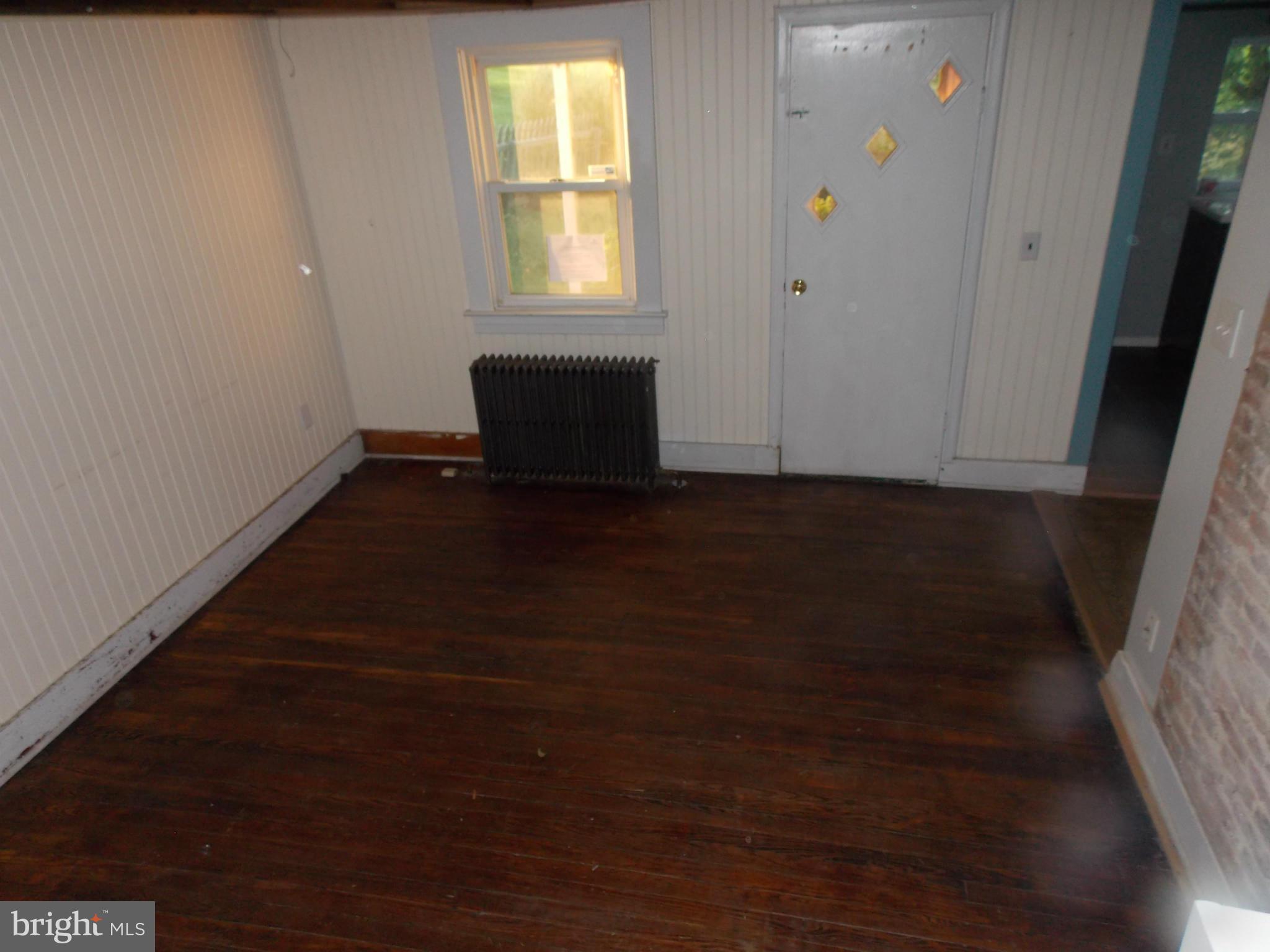 2909 Kuntz Road Baltimore, MD 21244 - Photo 3 of 21 Living Room