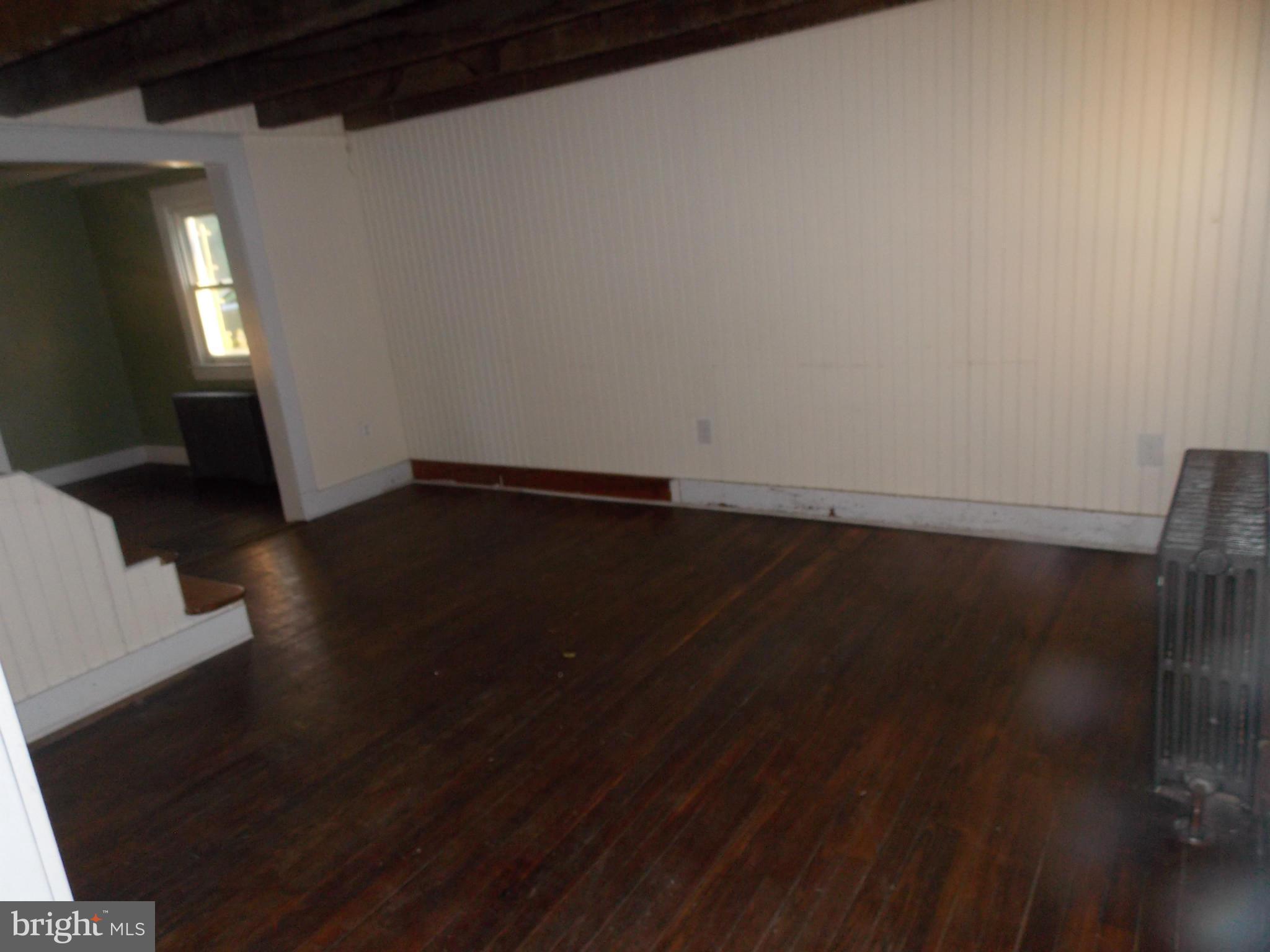 2909 Kuntz Road Baltimore, MD 21244 - Photo 4 of 21 Living Room