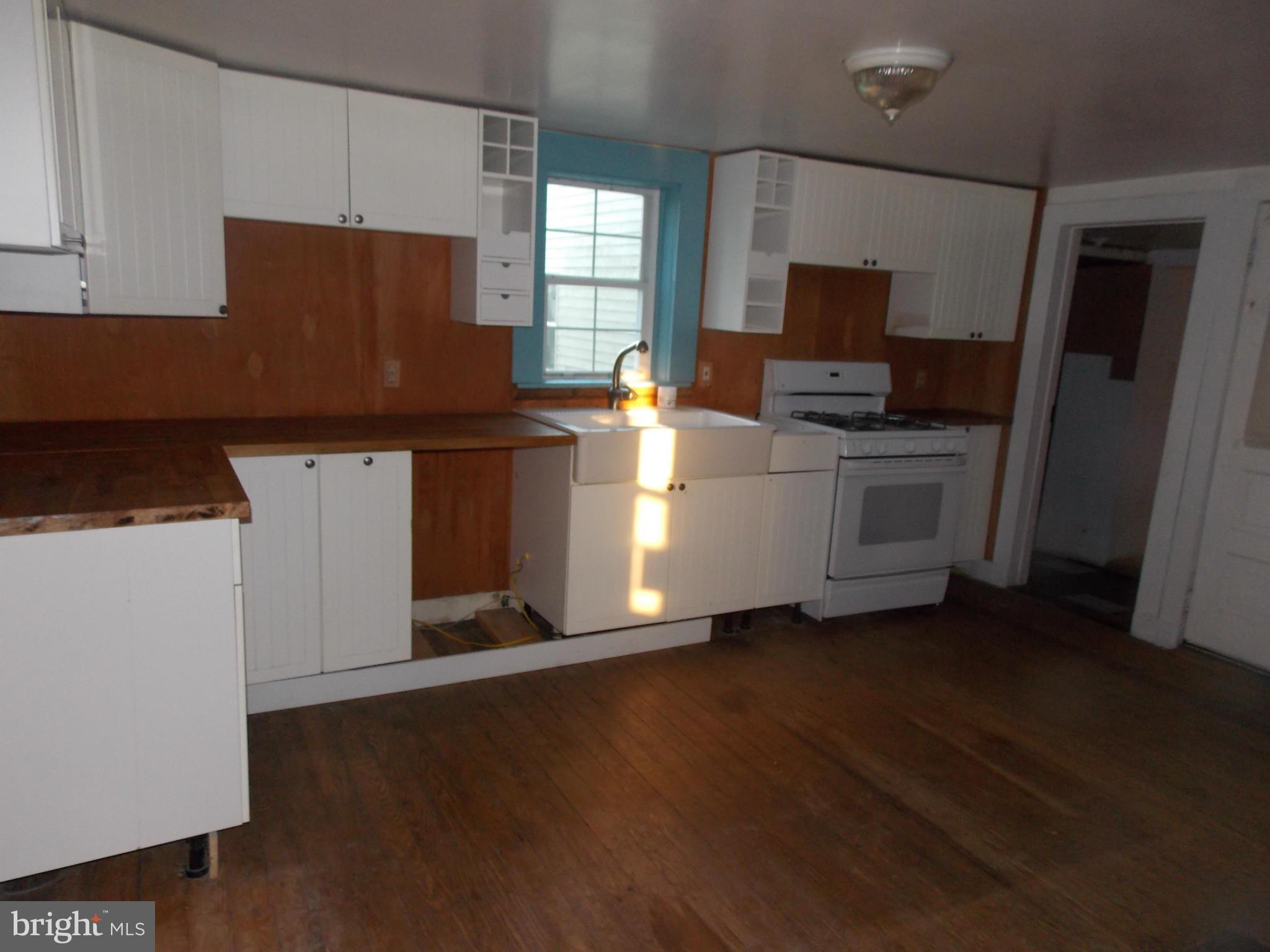 2909 Kuntz Road Baltimore, MD 21244 - Photo 6 of 21 Kitchen