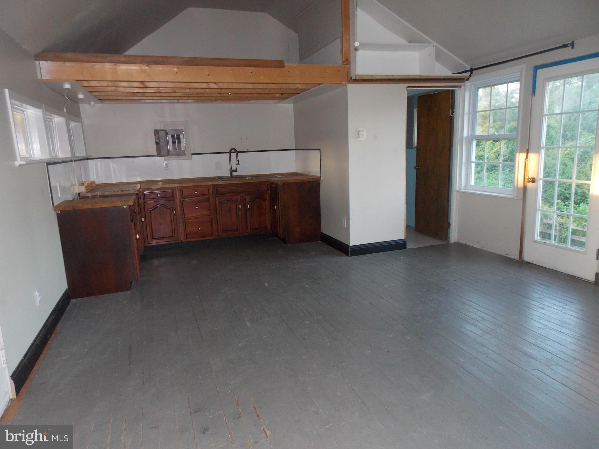 2909 Kuntz Road Baltimore, MD 21244 - Photo 8 of 21 Family Room