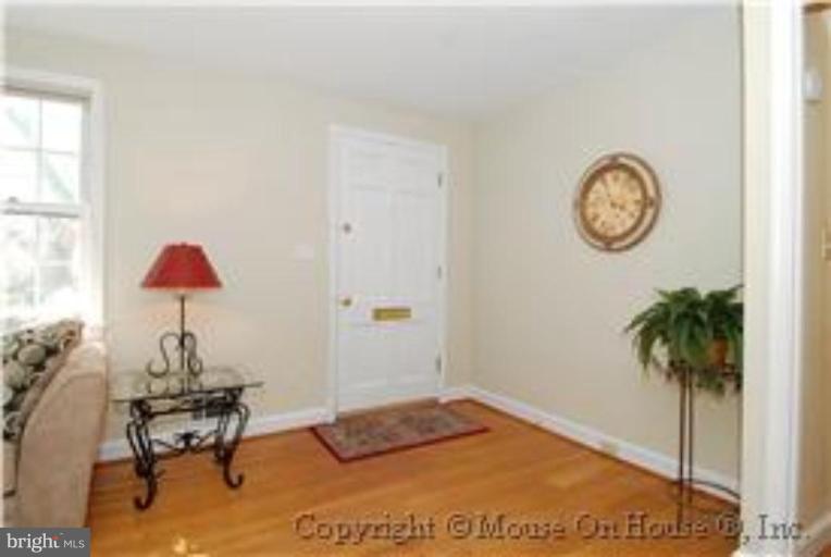 9515 Edgeley Road Bethesda, MD 20814 - Photo 2 of 30 Entrance / Foyer