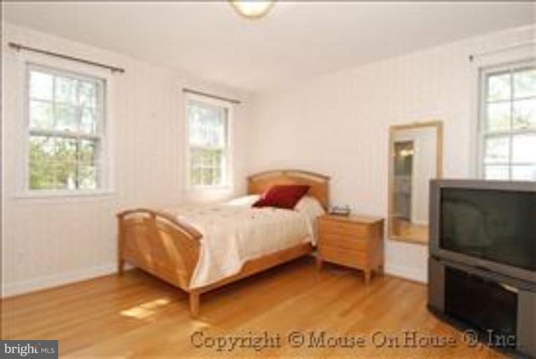 9515 Edgeley Road Bethesda, MD 20814 - Photo 19 of 30 Bedroom #5