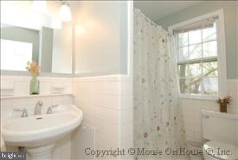 9515 Edgeley Road Bethesda, MD 20814 - Photo 20 of 30 Bath #2