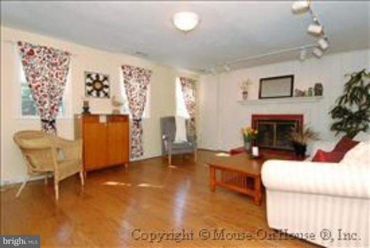9515 Edgeley Road Bethesda, MD 20814 - Photo 22 of 30 Family Room