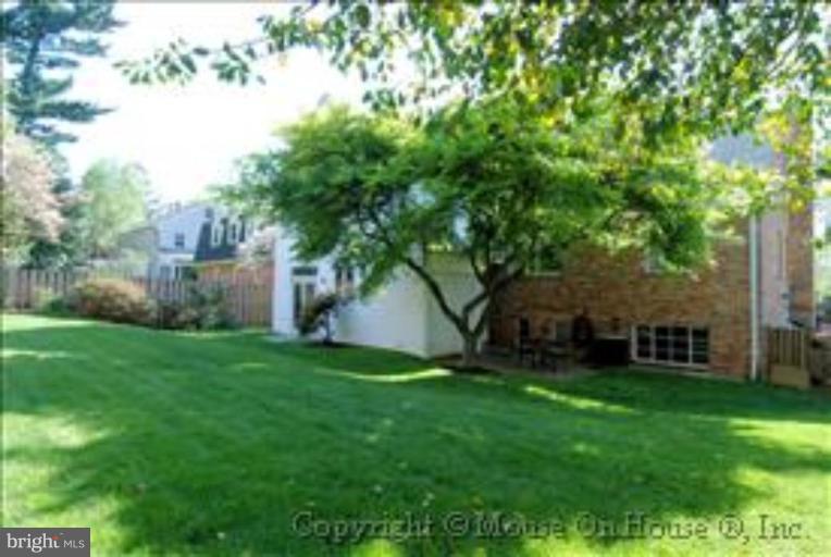 9515 Edgeley Road Bethesda, MD 20814 - Photo 26 of 30 Back yard