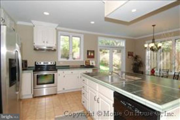 9515 Edgeley Road Bethesda, MD 20814 - Photo 5 of 30 Kitchen