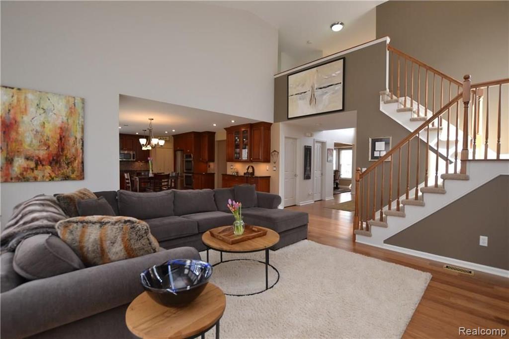 854 Dakota Rochester Hills, MI 48307 - Photo 7 of 32