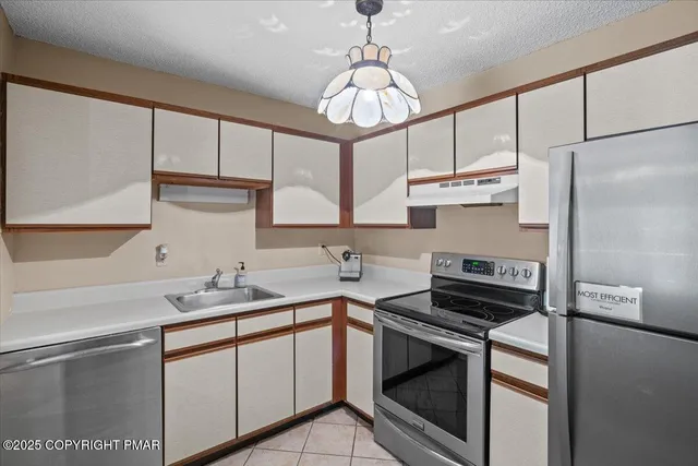 $245,900 | 255 Nittany Court, Mount Pocono, PA 18344