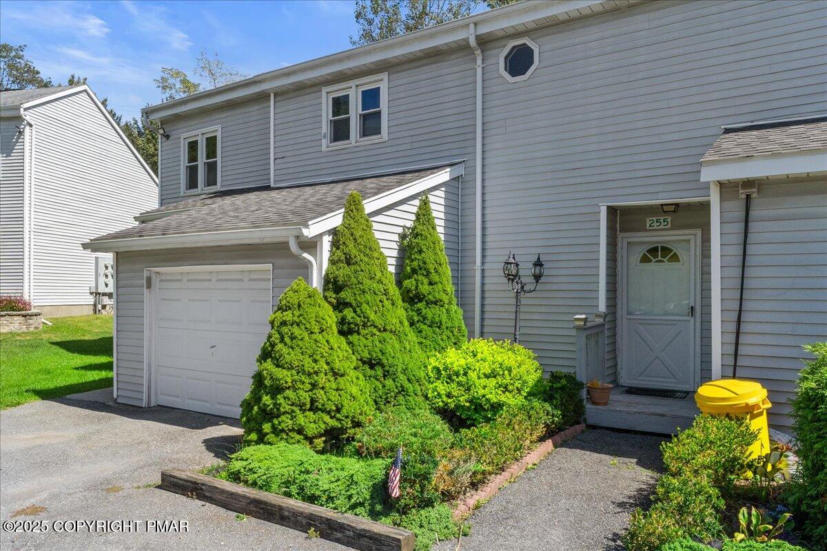 255 Nittany Court Mount Pocono, PA 18344 - Photo 3 of 28 03-Photo-2