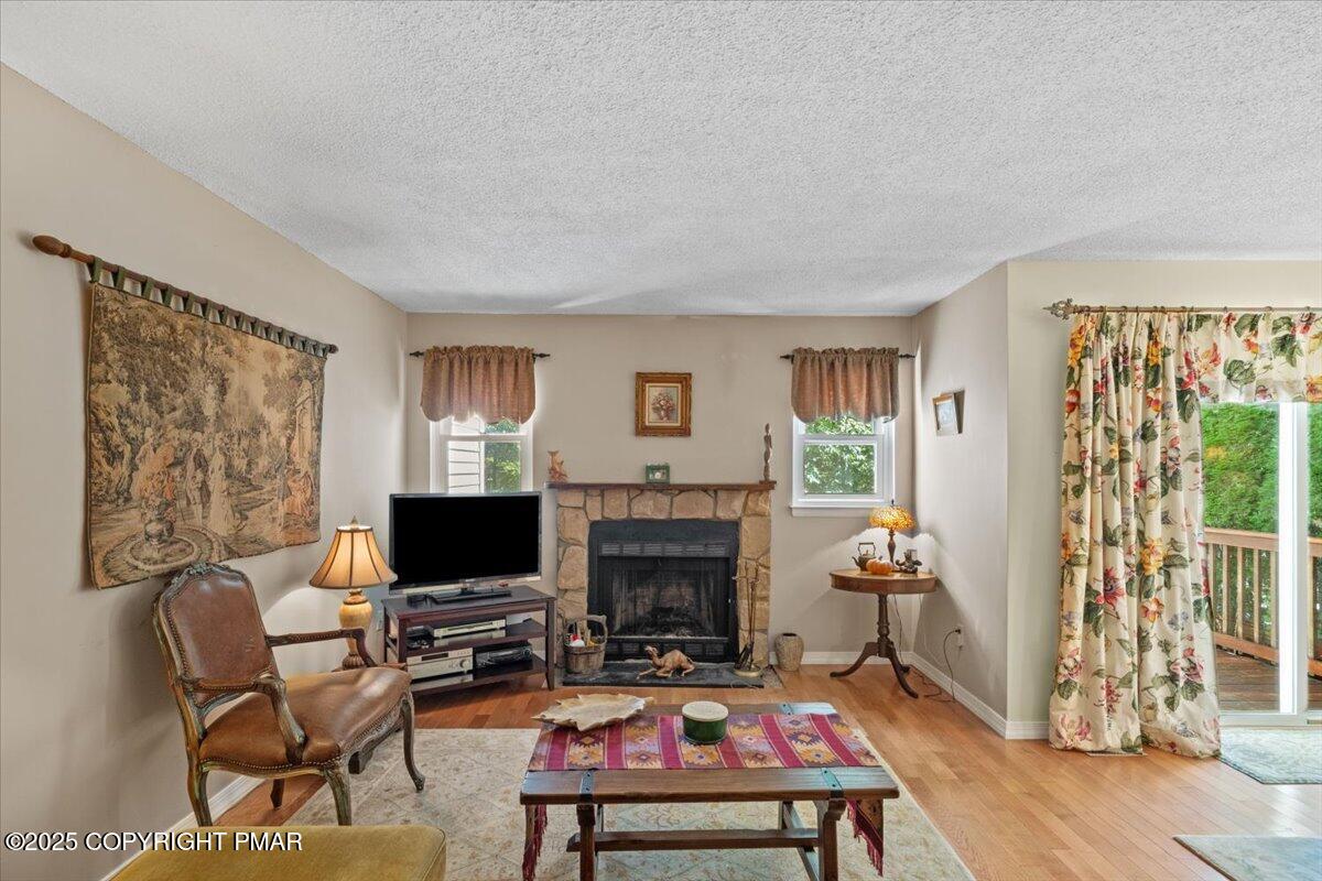 255 Nittany Court Mount Pocono, PA 18344 - Photo 6 of 28 31-Photo-30