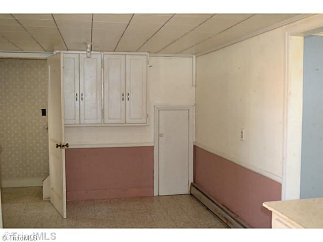 3503 Randleman Road Greensboro, NC 27406 - Photo 14 of 14 Breakfast. Guest house breakfast Nook