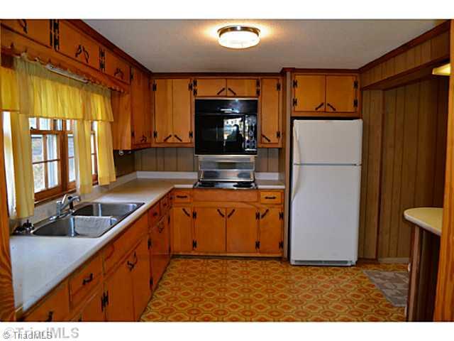 3503 Randleman Road Greensboro, NC 27406 - Photo 3 of 14 Kitchen. Large kitchen very spacious